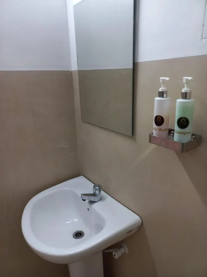 Bed & Breakfast Couple Rooms In Negombo